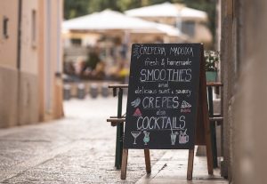 ¿Quieres alquilar oficinas en Mallorca y no morir en el intento? Aquí te dejamos una guía completa con todo lo que has de tener en cuenta.
